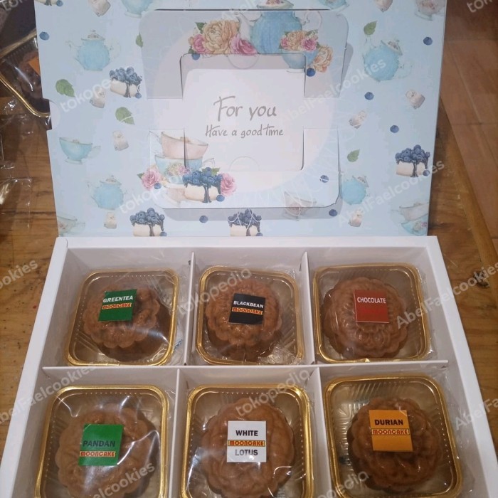

Mini Bites Mooncake Premium with Box Exclusive 6 pcs Halal Terdaftar