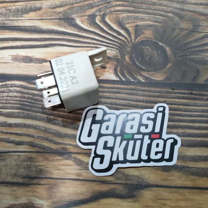 :::::::] Relay Lampu / Pompa Bensin Vespa Matic