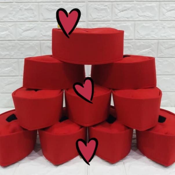 Peci Beludru Jawara Adat Betawi Ana Warna Merah