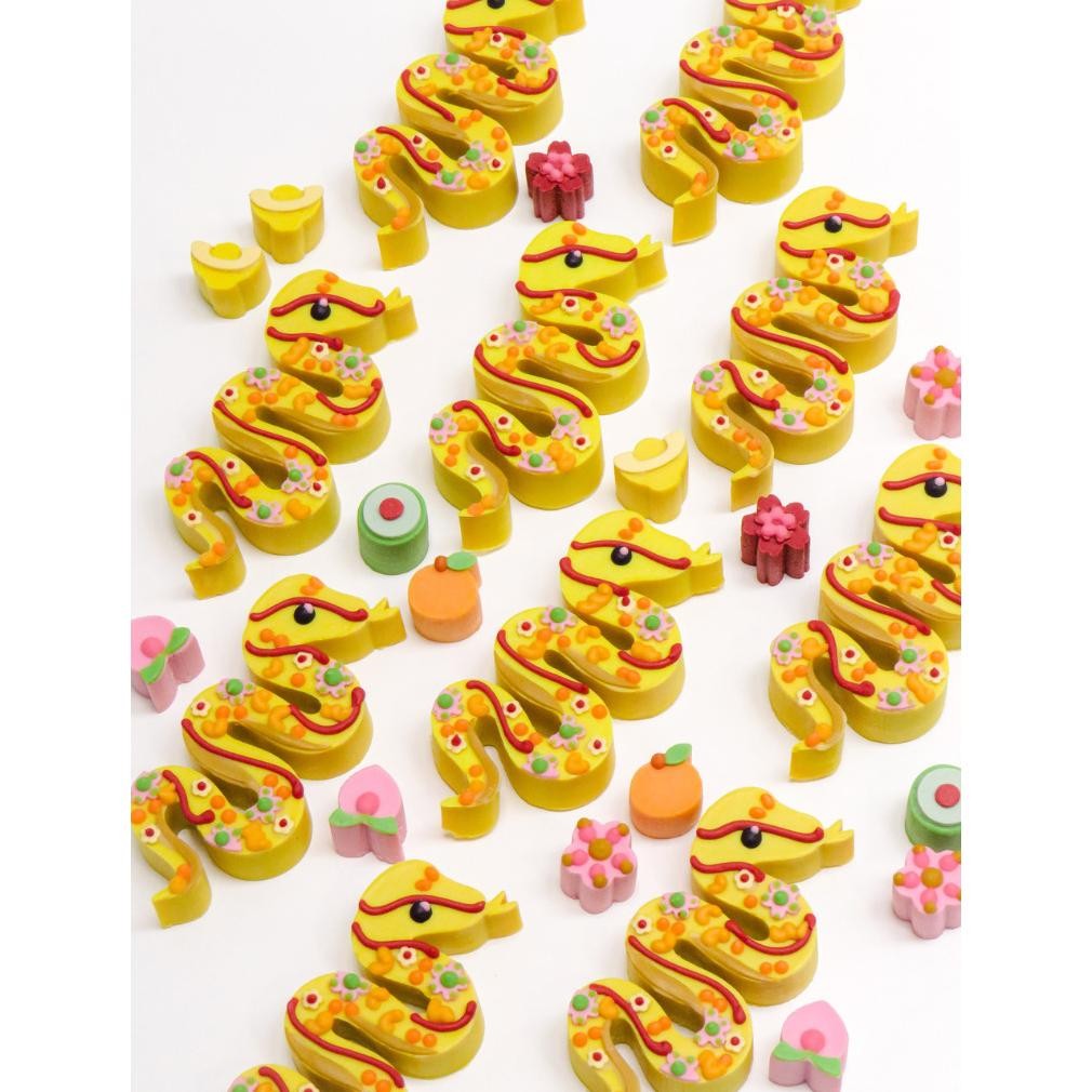 

BR - A Box of Snake - Chinese New Year Imlek Hampers TERLARIS