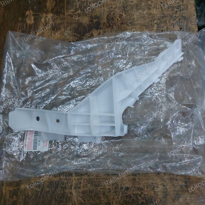 Breket bemper belakang suzuki Swift ST/GT