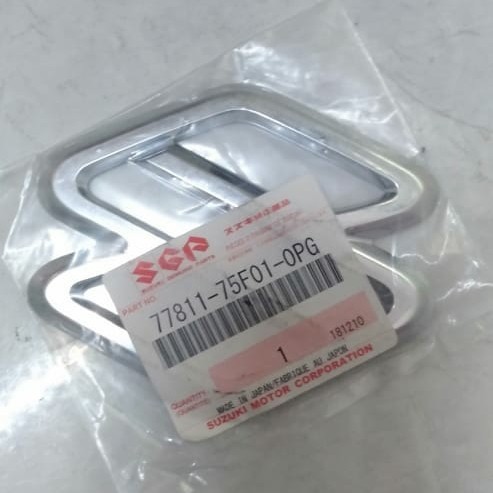 emblem s gril depan escudo 2.0 xl7 1.6 karimun kotak