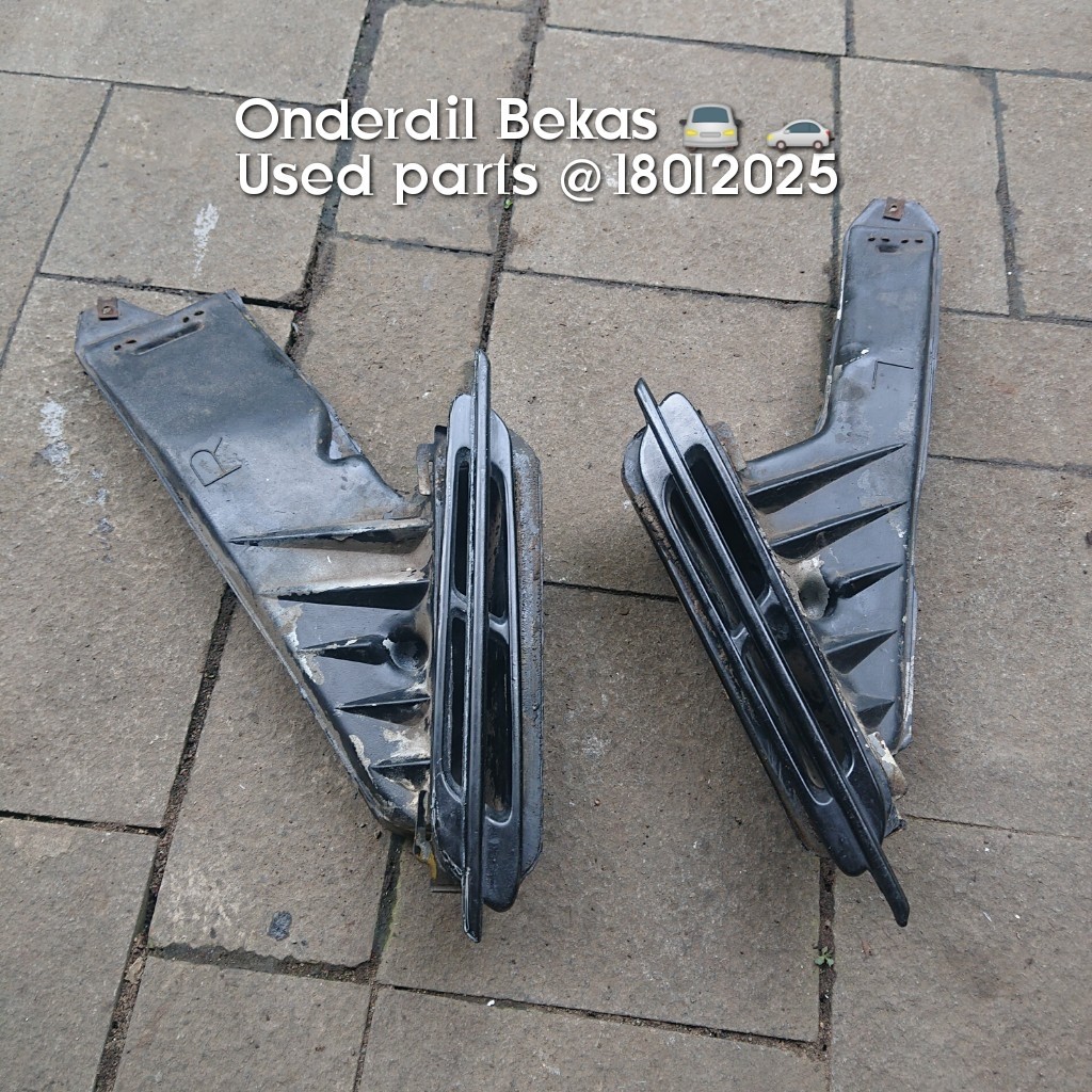 garnish kisi angin belakang Toyota corolla KE30 tahun 1976