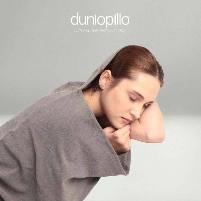 Promo Dunlopillo Hug Sleeping Hooded Blanket Pod / Sarung Tidur Dewasa