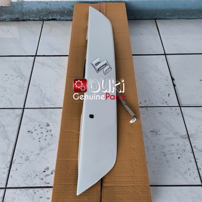Garnish Pintu Belakang Suzuki SX4 SCROSS ori SGP