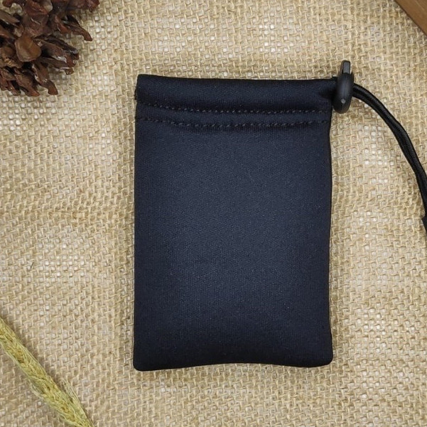 

*PromoTerjangkau* Namikami Pouch High Quality Serbaguna Polos Hitamallsize Garskin Wrap Stiker Premium / X Casing Case COD
