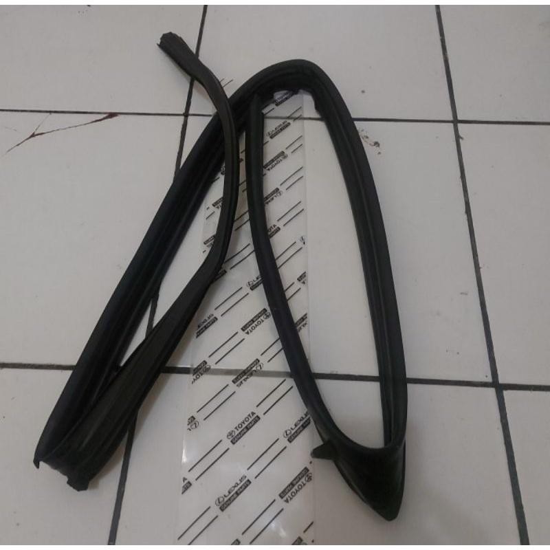 Karet Chanel Kaca Pintu Depan Kanan Fr Mobil Avanza Xenia Original Hrg