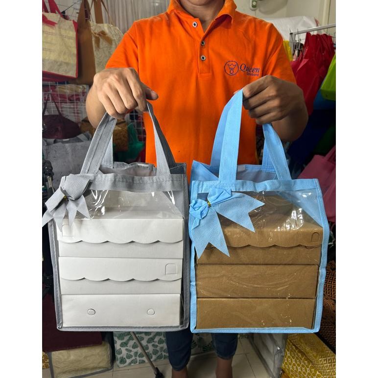 

SALE HARGA LUSIN ISI 12 BIJI -TAS HAJATAN MIKA TEBAL PREMIUM DI KELASNYA 0.25 MM SIZE 22x22x30cm rt-4