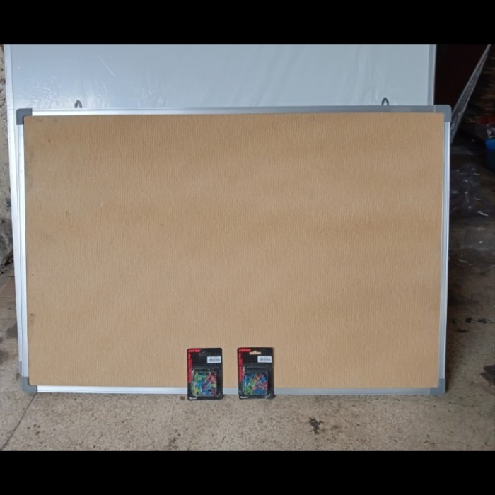 

Softboard Cork Pin Board/ Papan Mading Gantung ZETTAKI 90x120cm