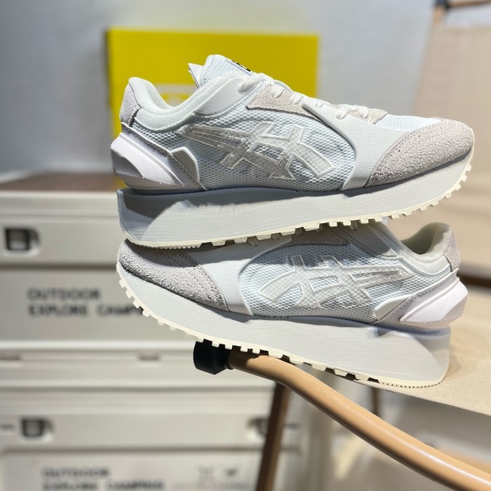 NEW ARRIVAL OnitsukaTiger Moage CO White ORIGINAL