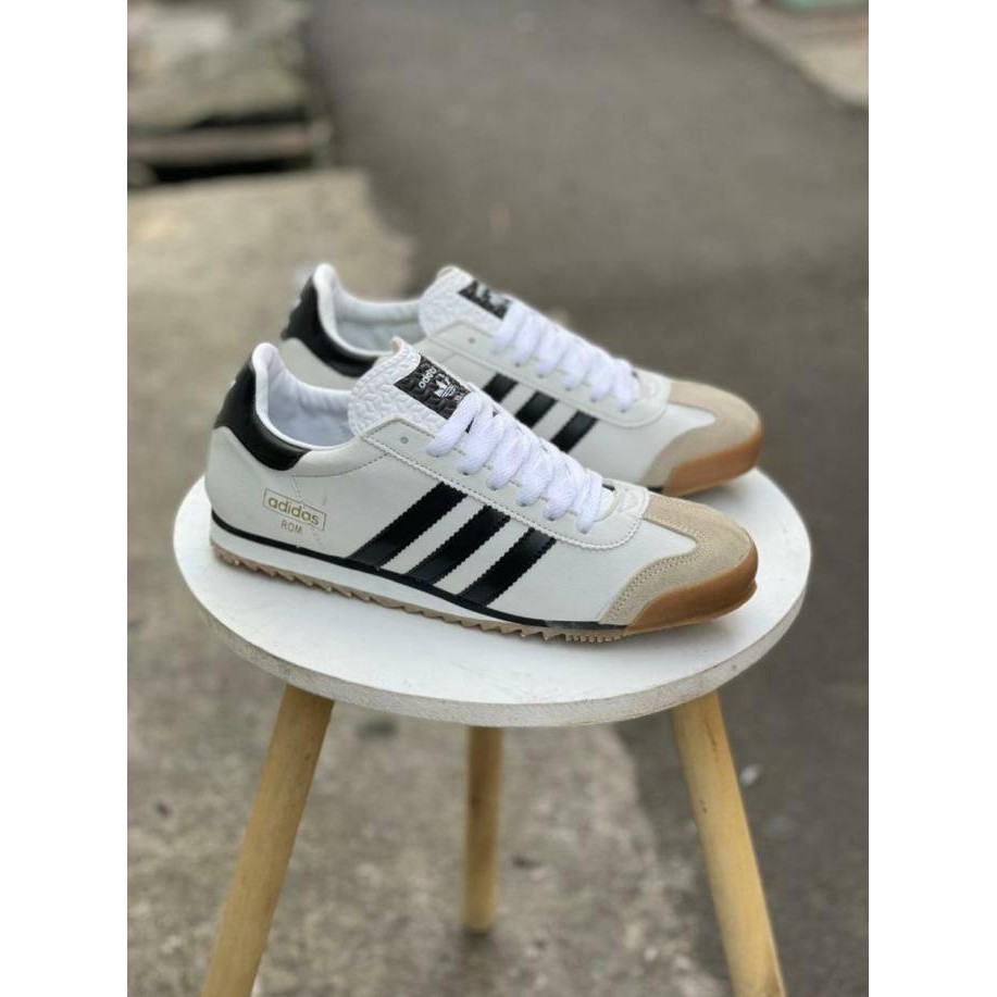 Sepatu Pria Sneakers Adidas Rom Casual Putih Hitam Kanvas Saena_Sar