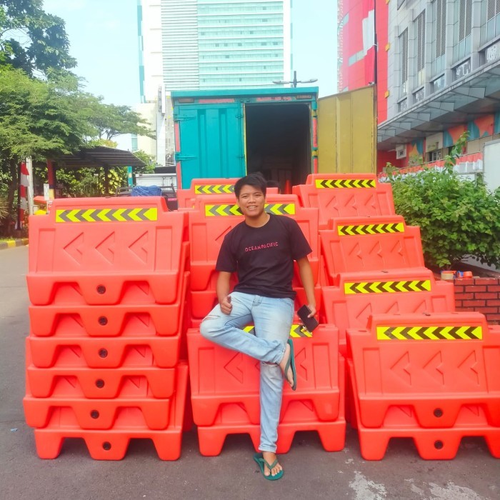 

Road Barrier Susun / Water Barrier / Pembatas Jalan Bergaransi