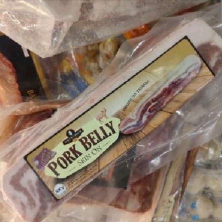 

SVEN'S CHOICE PORK BELLY SKIN ON SAMCAN BABI FROZEN IMPORT