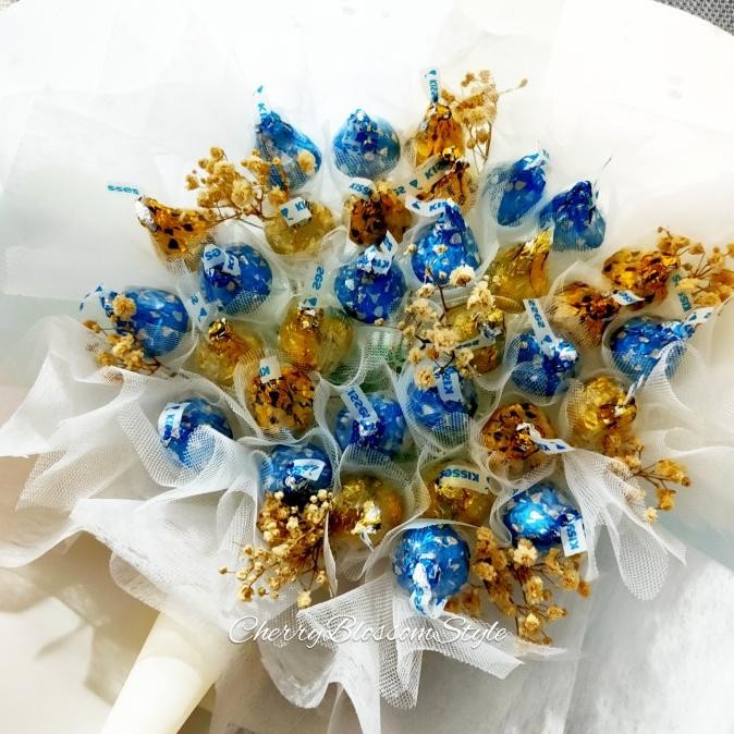 

Coklat Hershey Kisses Bouquet - Valentine Birthday Anniversary Wisuda