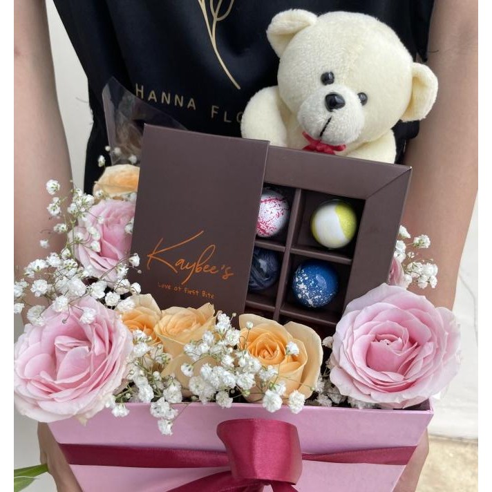 

Valentine Bloom Box Bouquet Bucket Bunga Chocolate Hampers Instant