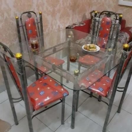 Meja Makan Kaca 4 Kursi Minimalis Besi Kursi 4 (Meja Kaca) / Meja Makan 4 Kursi / Meja Makan Belgia 