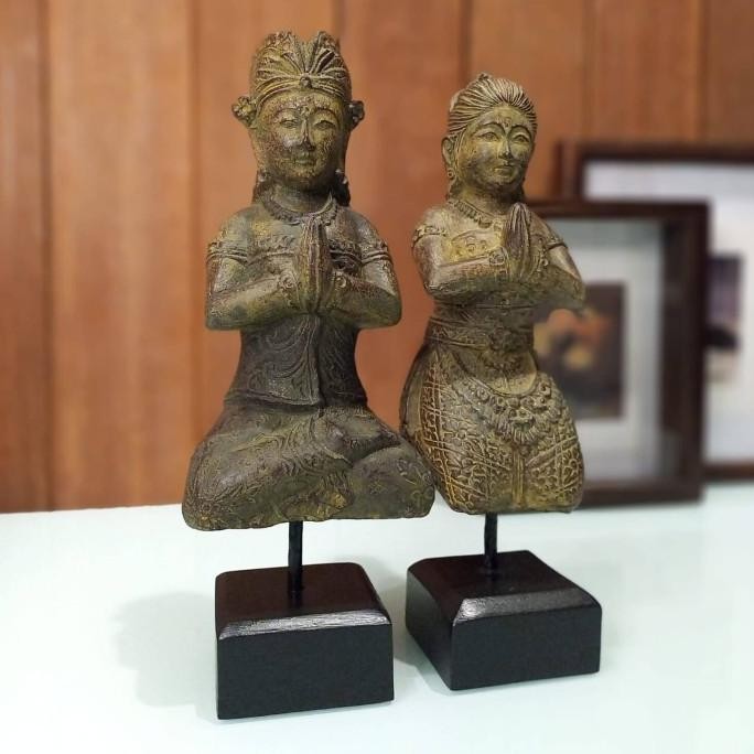 Patung Seni Pasangan Bali Batu Antik