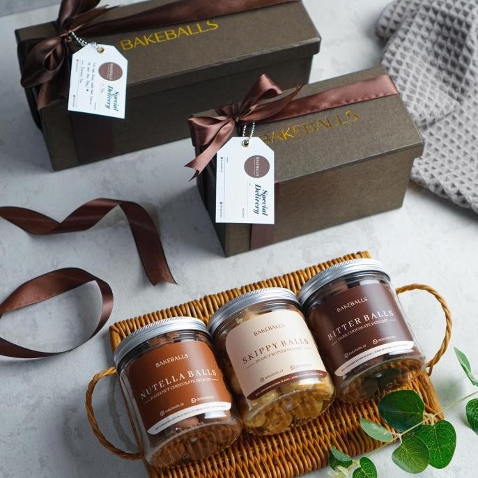 

THREELOGY HAMPER by Bakeballs | Gift Set Premium Cookies