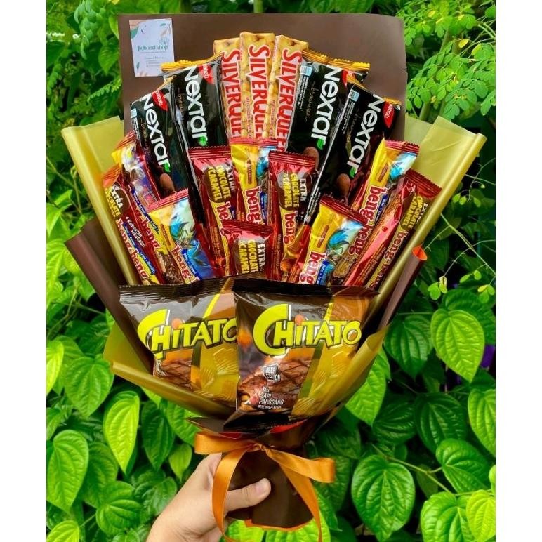 

CR - BUKET SNACK PREMIUM SILVERQUEEN ELEGAN COKLAT GOLD KERTAS CELLOPHANE / BUKET SNACK MEWAH / BUKET SNACK MENARIK / BUKET SNACK HADIAH WISUDA / HADIAH SIDANG / WEDDING / ANNIVERSARY / HADIAH PACAR / JAJANAN / BINGKISAN / SIDANG SKRIPSI / TERLARIS