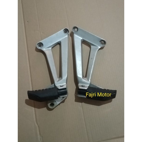 Footstep Belakang Honda Cbr 150 Old Cbu Thailand Original Step Pijakan Kaki Belakang Cbr 150 Karbu B