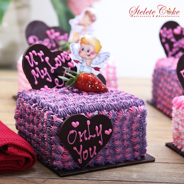 

KADO VALENTINE / KUE COKLAT / MURAH & ENAK / UKURAN 10 X 10 CM