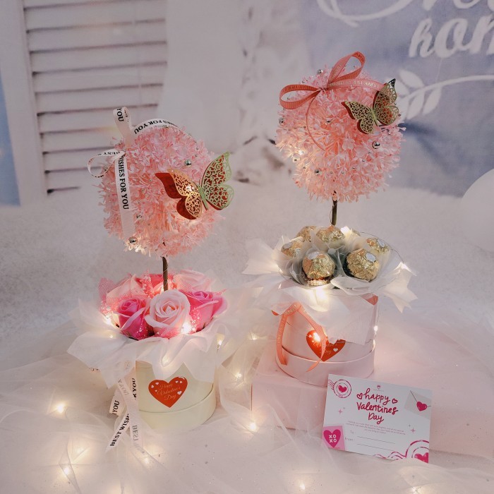 

DANDELION GIFT - HAMPERS VALENTINE BUKET BUNGA - KADO COKLAT FERRERO PREMIUM GB046