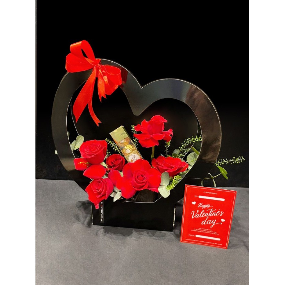 

CUPID'S KISS FLOWER HAMPER - BUNGA DAN COKLAT VALENTINE - PRESERVED ROSE FERRERO ROCHER