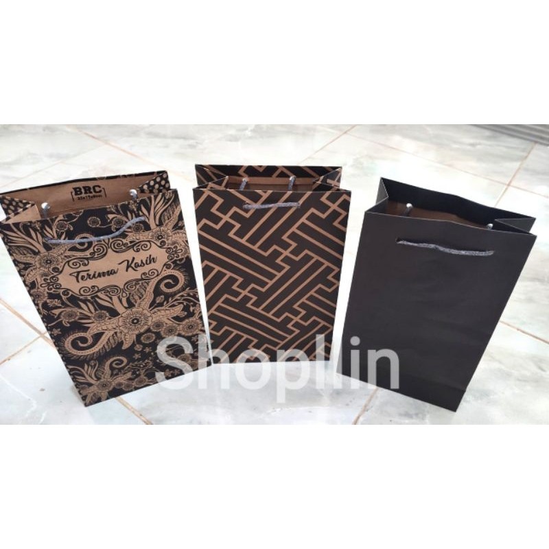 

Paperbag Premium Tebal Hajatan 15x8x25 dengan Motif Acak
