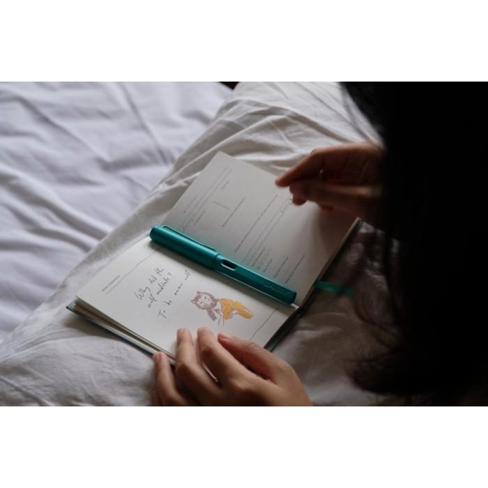 

Bundle - Mindfulness in 30 days Diary & Lamy Safari Fountain Pen Original