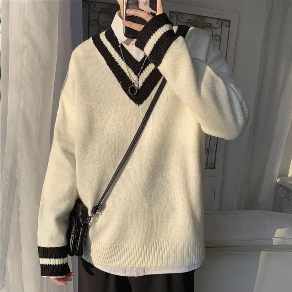 Sweter Desain Baru untuk Pria Sweter Motif Garis Gaya Korea Fashion Trendi Leher V Atasan Pria Pakai