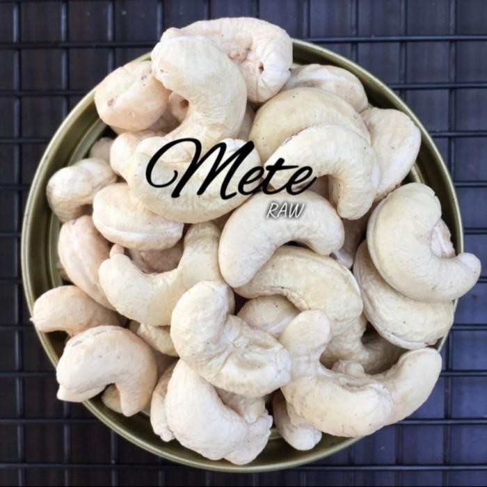 

Kacang Mede/ Mete Sulawesi Jumbo Mentah 1kg Kualitas Terbaik