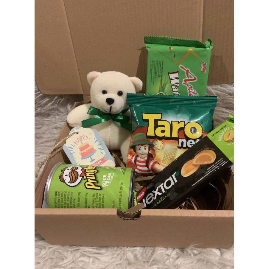 

snack box hampers gift ultah/lebaran/christmas hijau + boneka HF56
