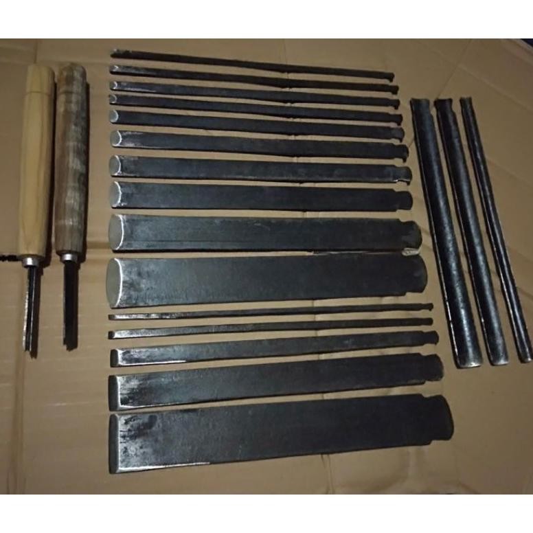 

rwet-23 Pahat tatah ukir kayu Jepara satu set isi 20bj Hemat