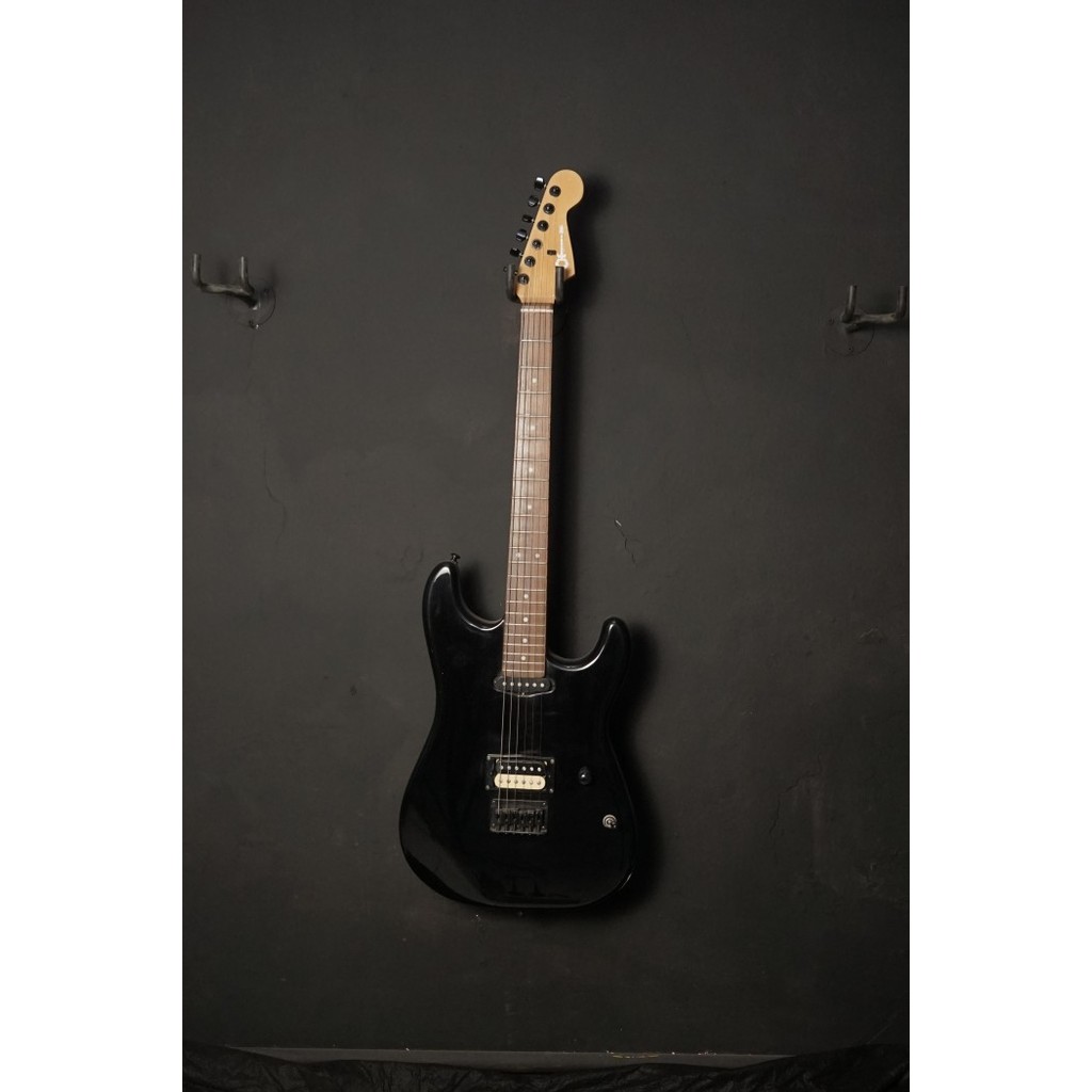 Gitar Guitar Elektrik Electric model Stratocaster Strato Strat Custom Charvel