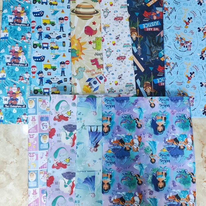 

<<<<<] kertas kado sansan wawa karakter kids 63.5 cm x 49.5 cm isi 5 pcs