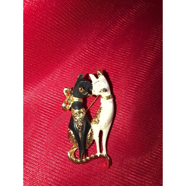------] Brooch/Bros Peniti Kucing Hitam Putih untuk baju,kabaya,selendang,syal