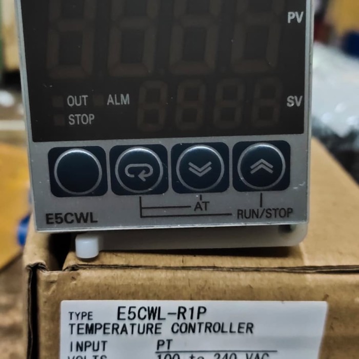 READY temperature controller E5CWL-RIP omron