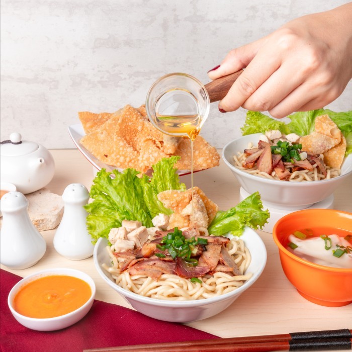 

Pangsit Mie Spesial Ujung Pandang Porsi Besar Baji Pamai - Bakmi Babi