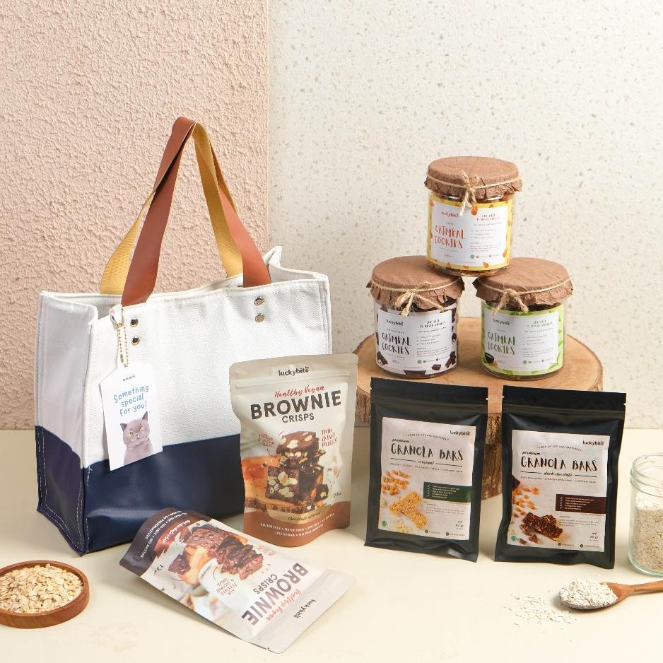 

DISKON! Hampers / Parcel / Kado - PREMIUM CANVAS BAG / TAS CANVAS - Oatmeal Cookies + Brownie Crisps + Granola Bar + FREE Greeting Card + Box + Bubble Wrap | LUCKYBITE