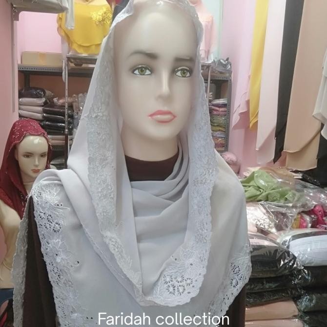 kerudung yenny Wahid belah samping