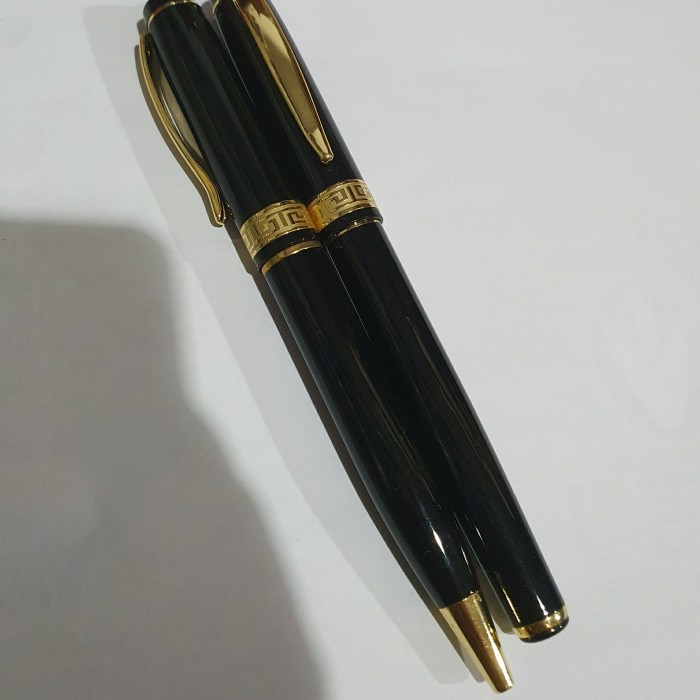 

Farizal - Pulpen Pasangan Tipe F4 Lq Black Gt Bp Dan Rb