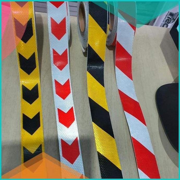 

Sticker Honeycomb panah dan garis ( meteran ) 11OKTZ4 limited stock
