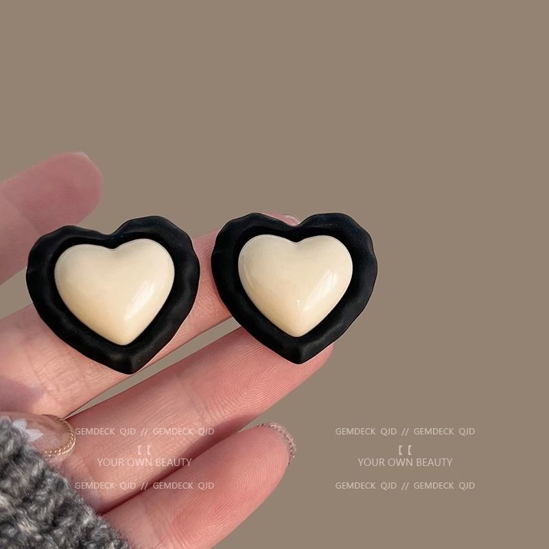 [Heartbeattt]Anting cinta hitam dan putih, anting mewah ringan dan mewah, anting hati buah persik