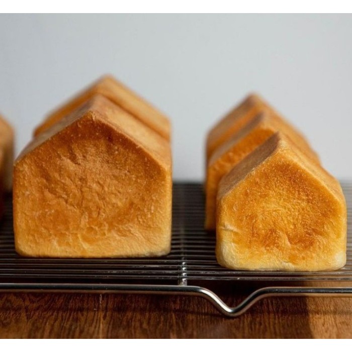 

Sanneng SN2062 - The Triangle Room Bread House / Loaf Pan Bentuk Rumah