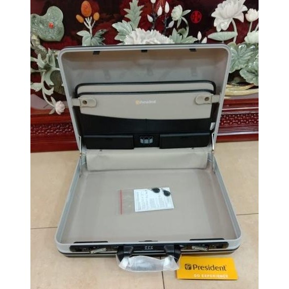 

NEW TAS KOPER MAP DOKUMEN FILE KANTOR PRESIDENT 20 INCI 3146 BLACK