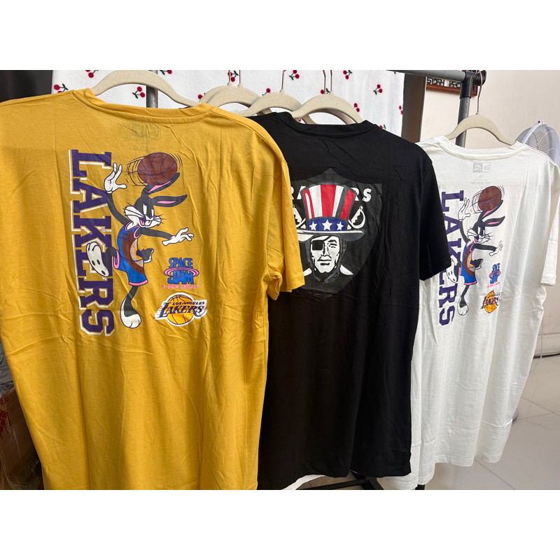 KAOS NEW*ERA UNTUK PRIA (Lakers x Space Jam, Radiers, Sin City, dll.) |mxHl6rY9|