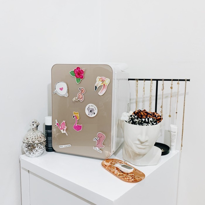 TERMURAH - BERGARANSI. 10L Mini Skincare Fridge / Kulkas Kosmetik - 10L Gold