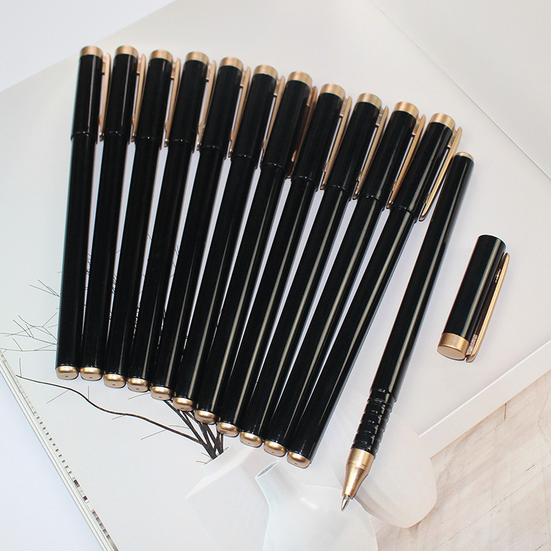 

Siswa Menggunakan Pena Tinta Bola Pena Gel