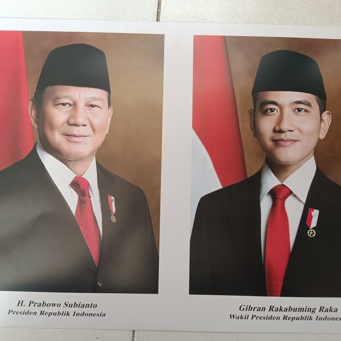 

BEBAS ONGKIR - FOTO PRESIDEN DAN WAKIL PRESIDEN INDONESIA SIZE 10 R