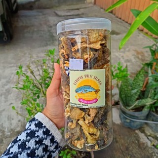 

Ready Gas!!! Keripik Kulit Ikan Salmon Kemasan Toples Besar 175 Gr Cemilan Enak